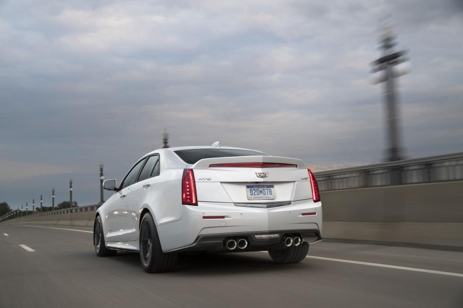  Cadillac ATS-V Carbon Black Sport Package 2016 года  (фото 2 из 4)